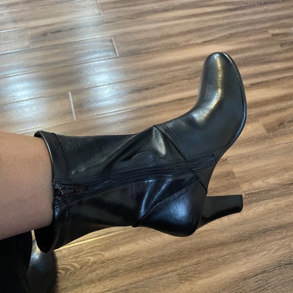 Brand new boots - Picture 13 of 14